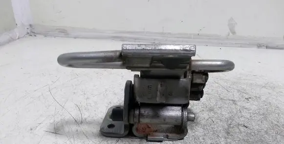Audi A6 S6 C6 4F Front door lower hinge 8E0831412B