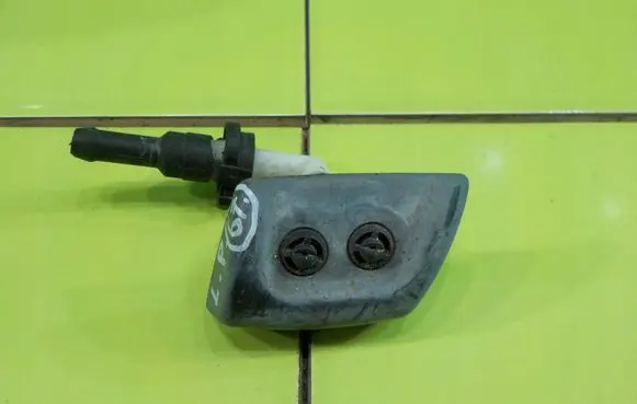 Volkswagen Scirocco Headlight washer pump PRZOD
