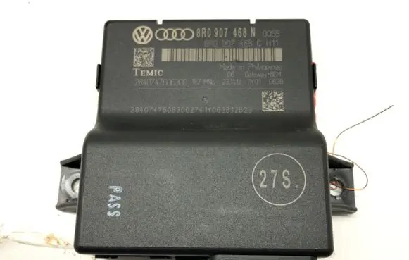 Audi A5 8T 8F Gateway control module 8R0907468N