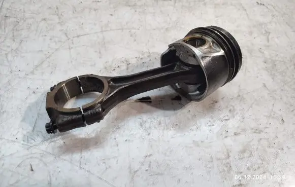 Volkswagen Tiguan Piston with connecting rod