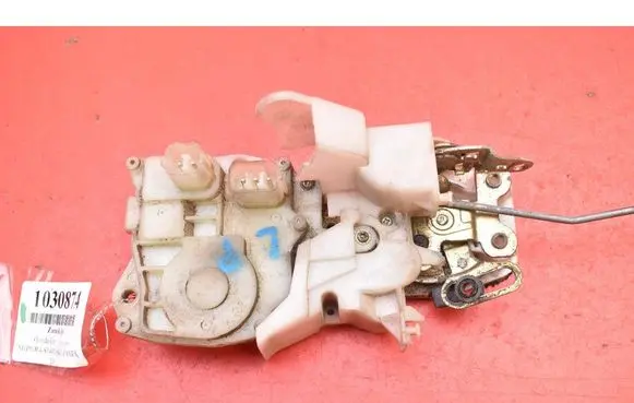 Honda CR-V Front door lock