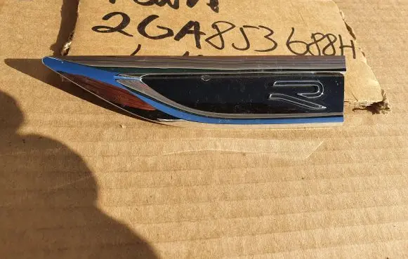Volkswagen T-Roc Fender model badge letters 2GA853688H