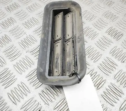 Bentley Continental Quarter panel pressure vent 3D0819465B