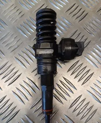 Volkswagen Golf Plus Fuel injector 038130073BN 0414720313