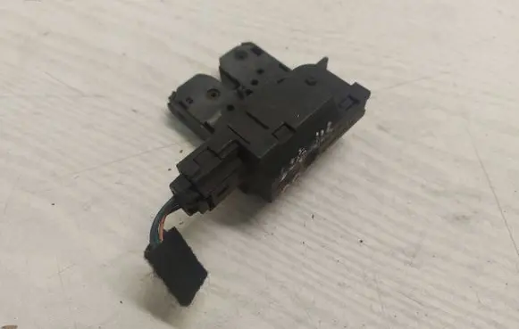 Renault Scenic I Tailgate window lock/catch/latch 7700430941 8200000894