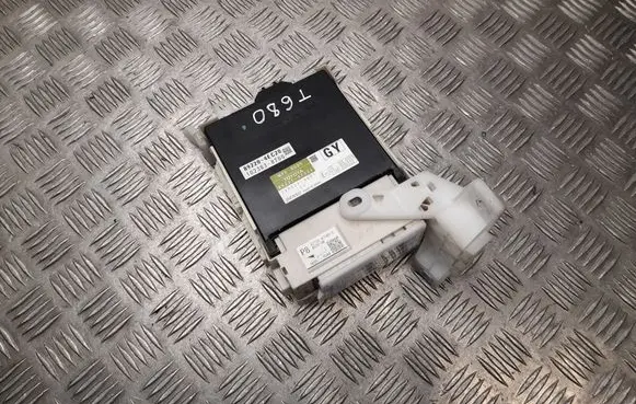 Toyota Prius+ (ZVW40) Fuse box set 8273047540
