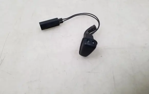 BMW 3 E90 E91 Windshield washer spray nozzle 8365385