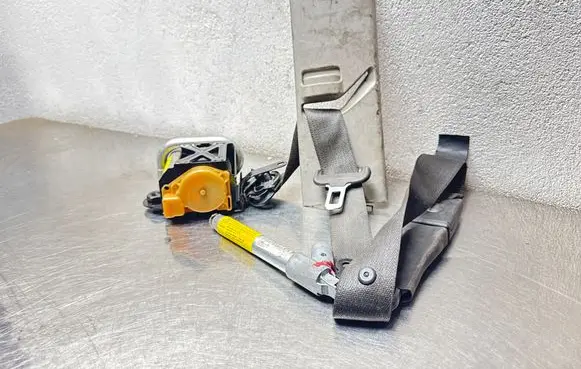 Opel Insignia A Front seatbelt 12848365 M111 3102010