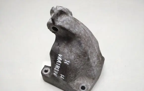 Mercedes-Benz E W211 Engine mounting bracket A6422230004