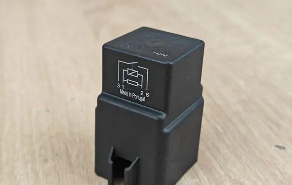 BMW 5 G30 G31 G38 Coolant fan relay 9207913