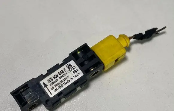 Audi A3 S3 8P Airbag deployment crash/impact sensor 4B0959643E