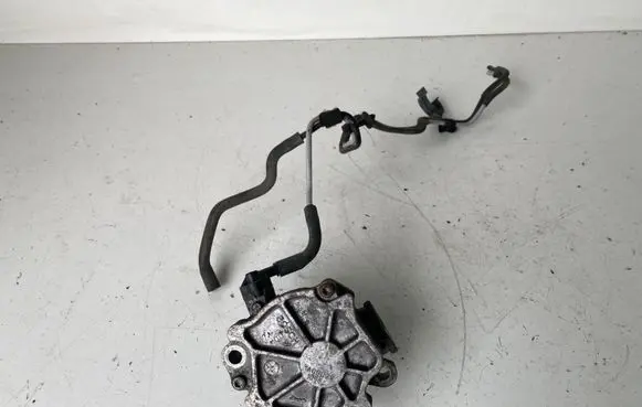Ford Focus Vacuum pump 9684786780