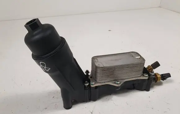 Chrysler Town & Country V Oil filter mounting bracket