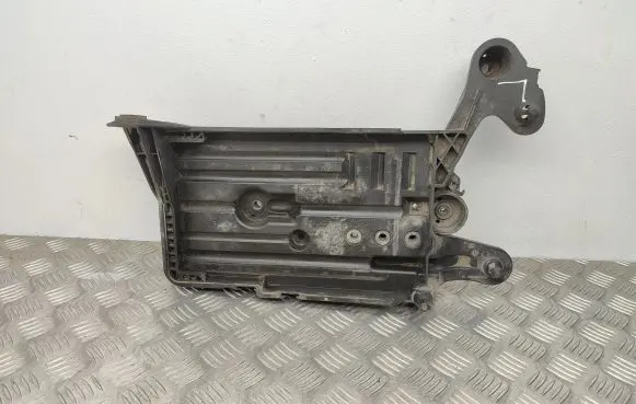 Volkswagen PASSAT B8 Battery tray 5Q0915321H 5Q0915331J