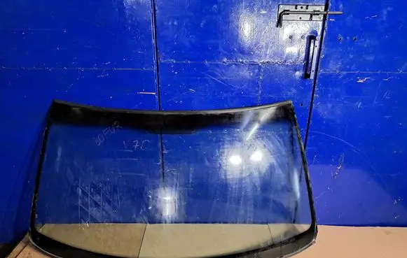 Volvo S70 V70 V70 XC Front windscreen/windshield window 9151476