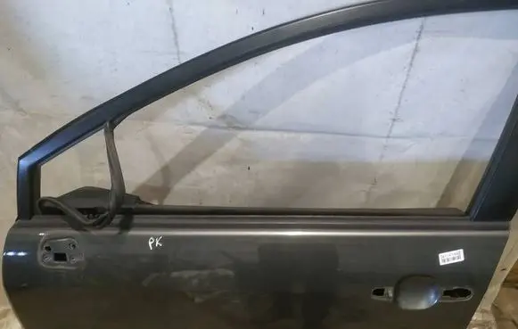 Toyota Corolla Verso AR10 Front door glass trim molding