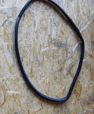 Rear door rubber seal (on body)