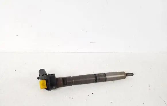 Audi A4 S4 B8 8K Fuel injector 03L130277