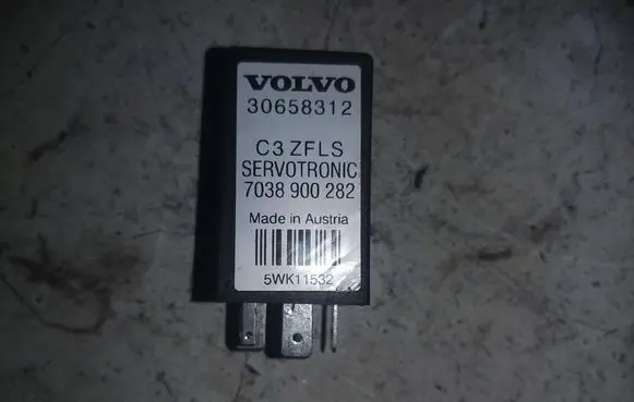 Volvo XC90 Glow plug pre-heat relay 30658312