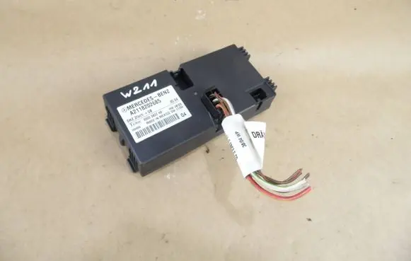 Mercedes-Benz E W211 Seat control module A2118202685 00005822A8 050669