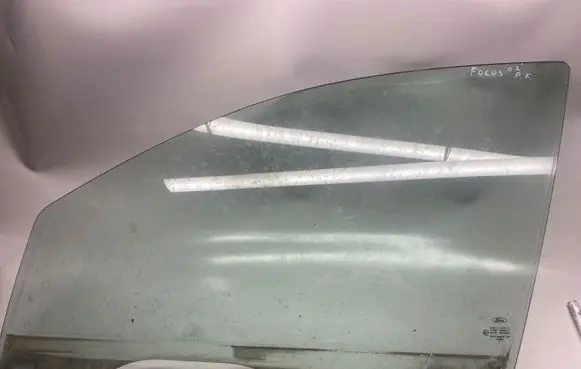 Ford Focus Front door window glass four-door 43R001057