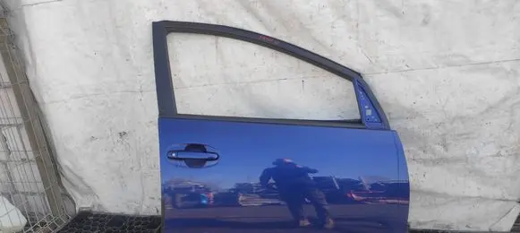 Toyota Prius (XW20) Front door 