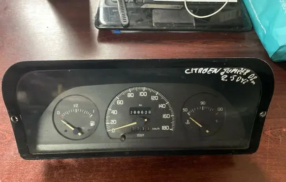 Peugeot Partner Speedometer (instrument cluster) 6047240050
