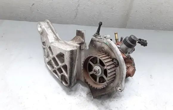 Renault Scenic III - Grand scenic III Fuel injection high pressure pump 8200945033 0445010218 H8200561664