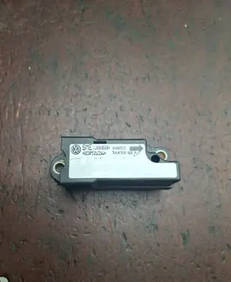 Volkswagen PASSAT B5 Airbag deployment crash/impact sensor 1J0909606N 06000515 5WK41910