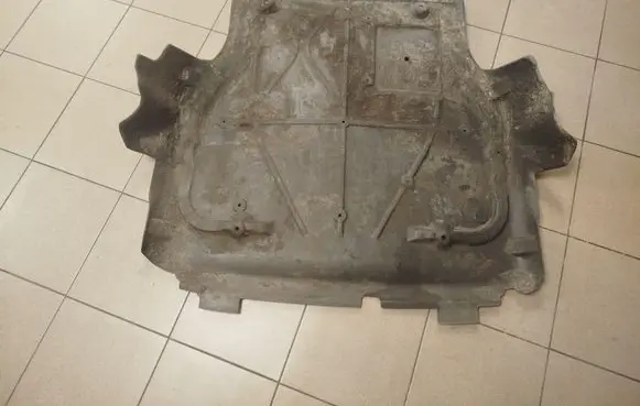 Volkswagen Multivan T5 Engine splash shield/under tray 7H0805687E