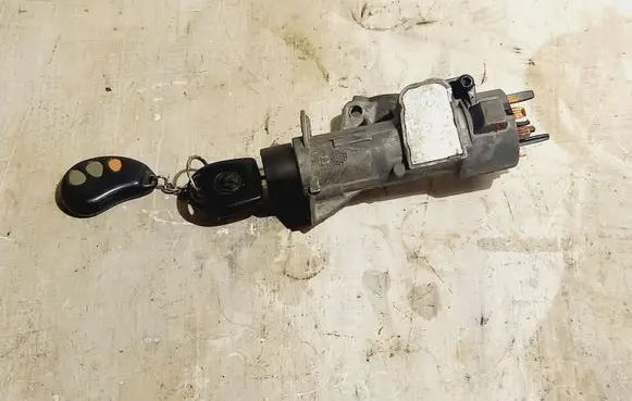 Volkswagen PASSAT B5 Ignition lock 4B0905851A