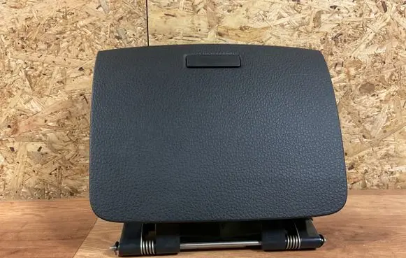 Volkswagen Touareg II Glove box 7P6857922