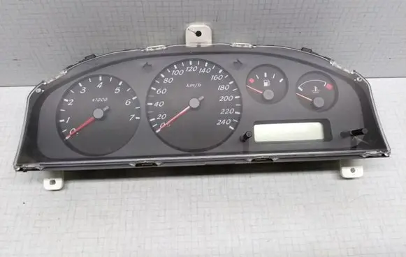 Nissan Almera N16 Speedometer (instrument cluster) BM606 2107657