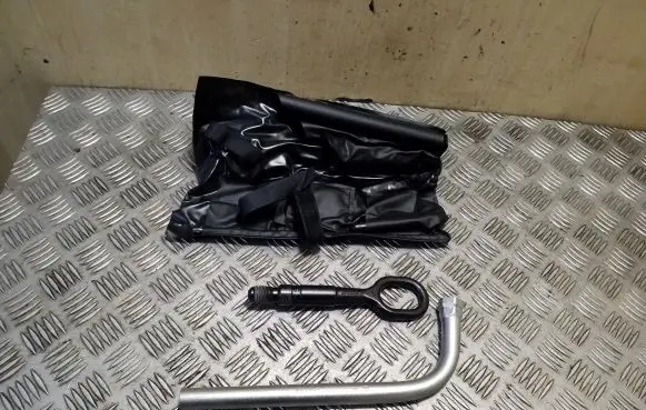 Audi A3 S3 8V Tool set 8N0012219 8K0805615
