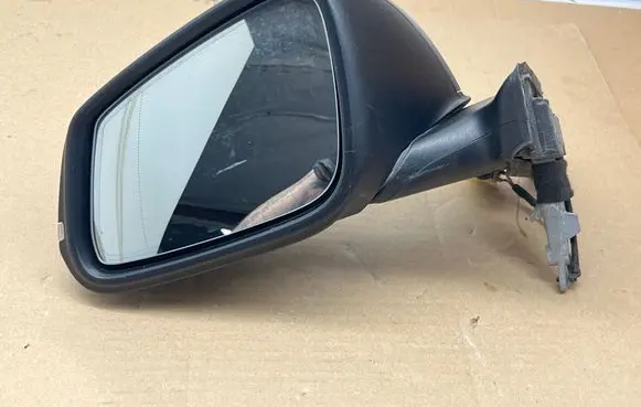 BMW i3 Front door electric wing mirror 013079