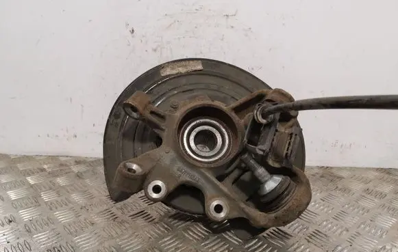 Rear wheel hub
