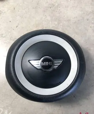 Steering wheel airbag