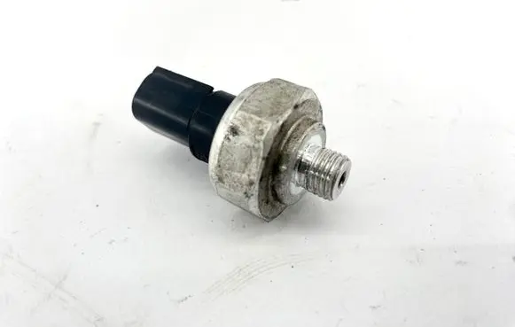 Mercedes-Benz C W205 Air conditioning (A/C) pressure sensor 2110000283 0045429018