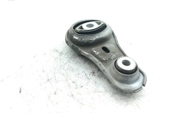 Mercedes-Benz Vito Viano W447 Engine mount bracket A4472400110