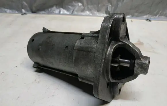 Renault Megane III Starter motor 8200836473