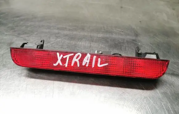 Nissan X-Trail T30 Third/center stoplight