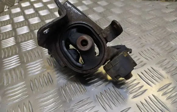 Toyota Corolla E120 E130 Engine mount bracket 1237200080