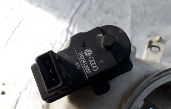 Volkswagen Golf III Headlight level adjustment motor 1H0941295F