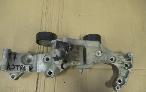 Opel Astra J Generator/alternator bracket 55565570