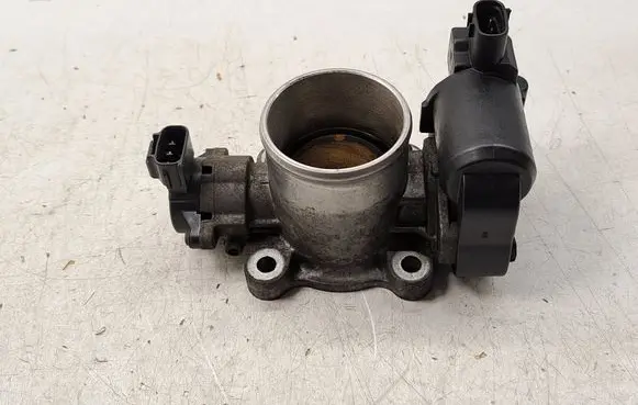Toyota Avensis T250 Throttle valve 261000R010 1923002010