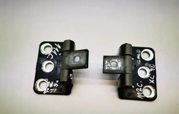 Tailgate/trunk/boot hinge