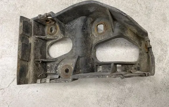 Audi A4 S4 B7 8E 8H Fender mounting bracket 8E0853921D