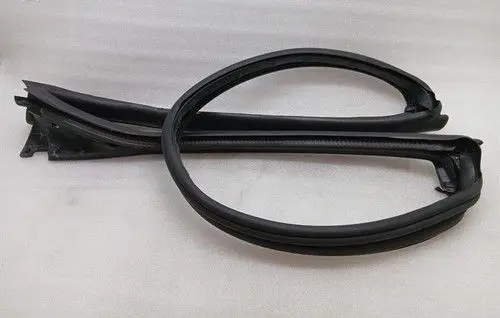 Ferrari California F149 Rubber seal front coupe door window 69758000