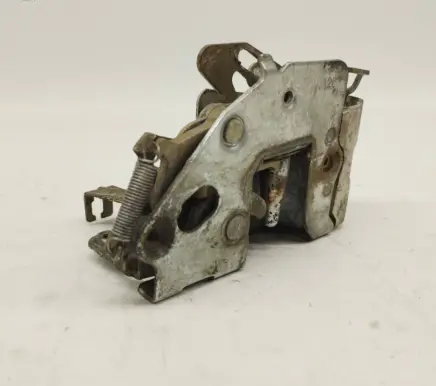 Mercedes-Benz 380 560SEC C126 Front door lock 1267230108 A1267230108