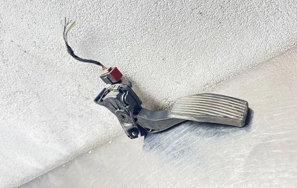 Opel Insignia A Accelerator throttle pedal 13237352 6PV00976500 20012009